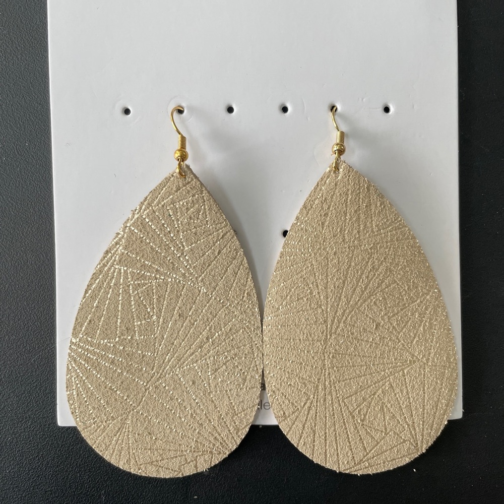 NWOT Cream and Gold Large Teardrop Leather Earrings